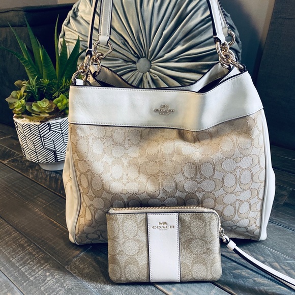 Coach Handbags - Beautiful Coach Phoebe Shoulder Bag with Wristlet